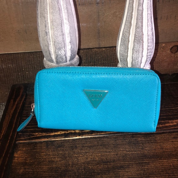 Guess Wallet - Picture 1 of 2